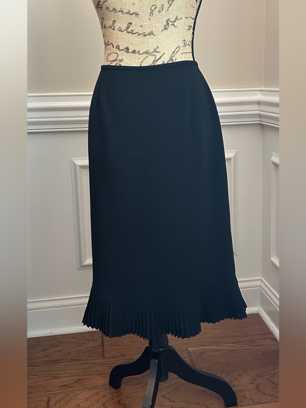 Le Suit Black Midi Skirt with Pleated Hem